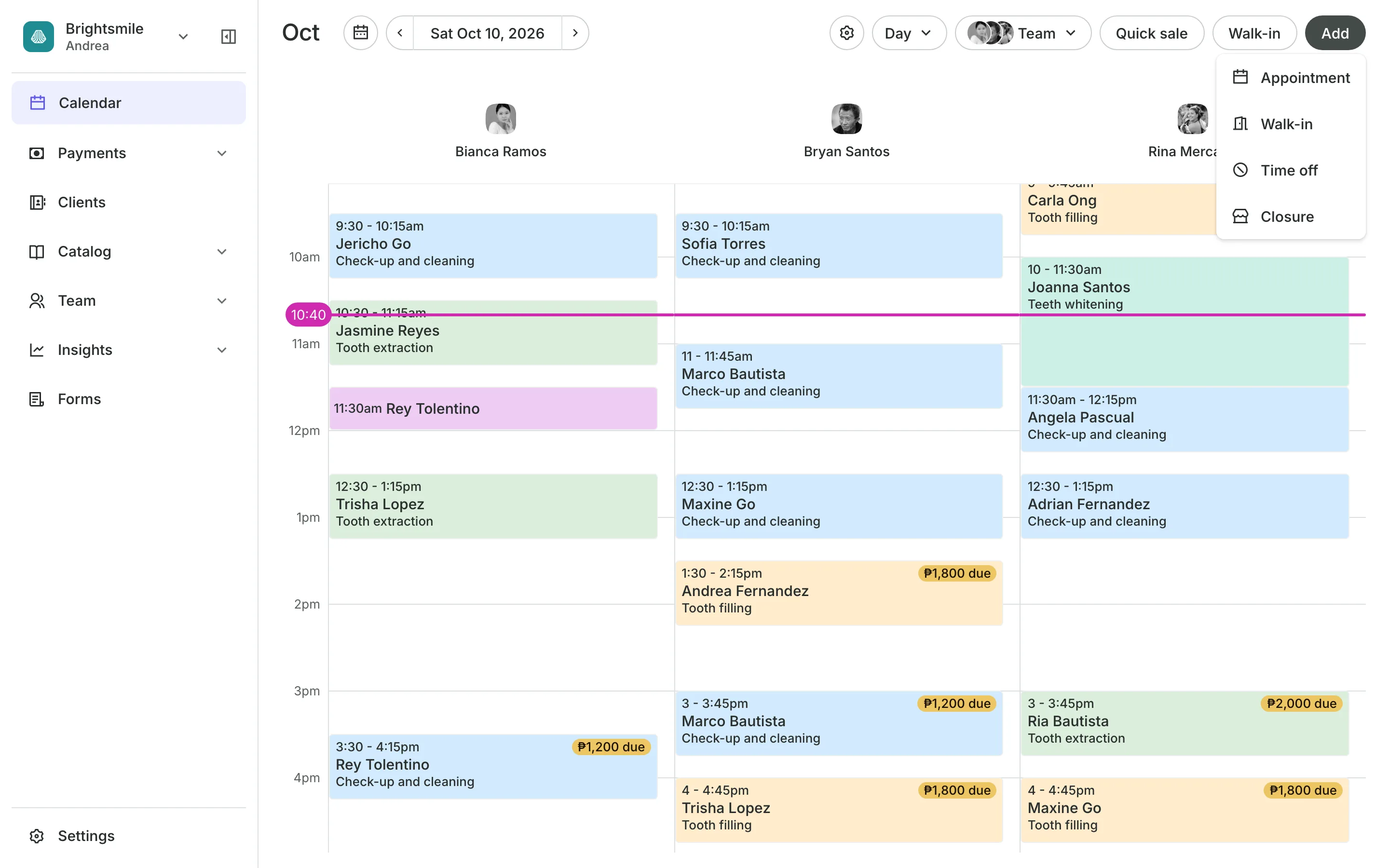 A new booking open on the calendar: the client, the service and the time