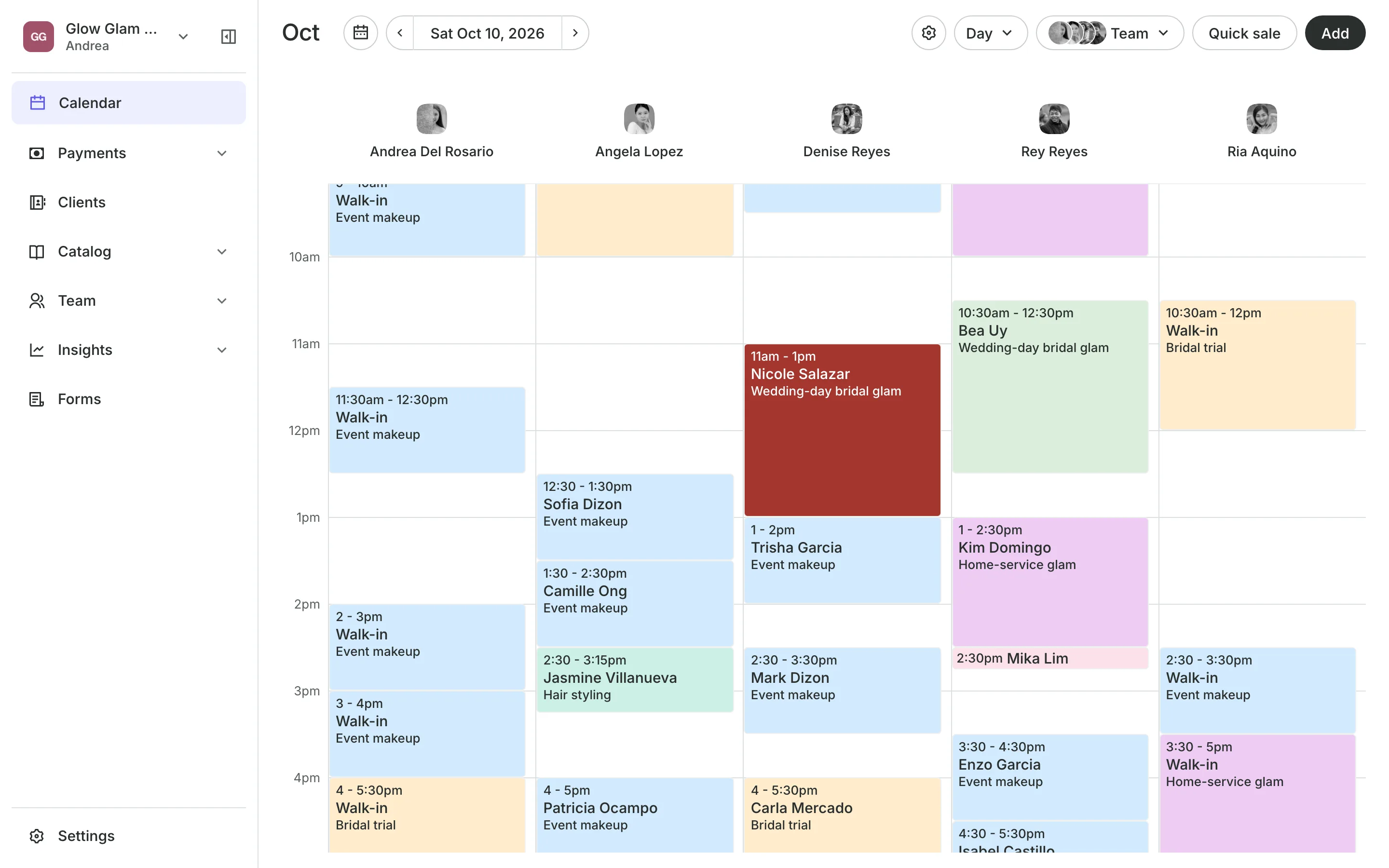 The calendar in day view: the team's columns and the day's bookings
