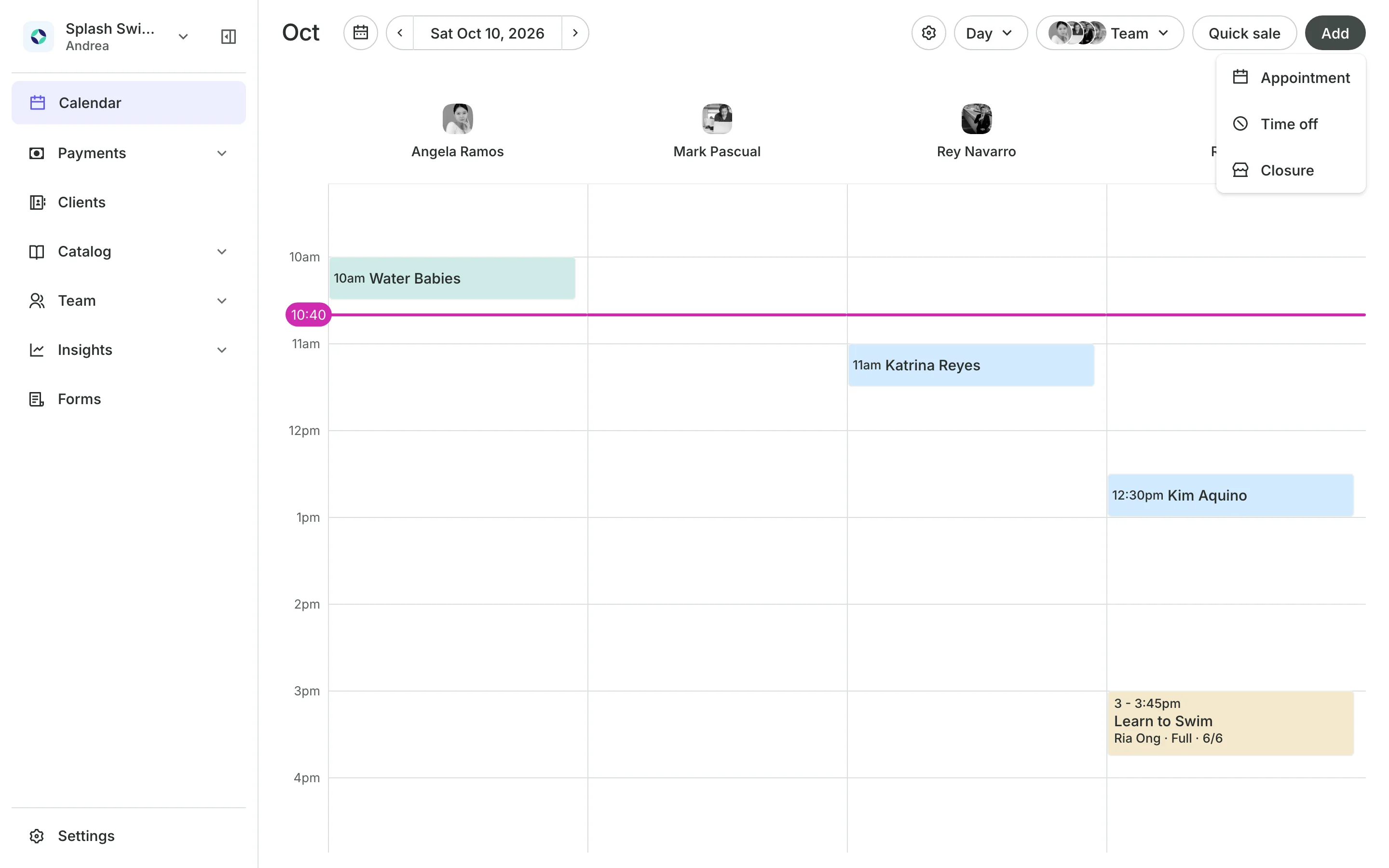 A new booking open on the calendar: the client, the service and the time